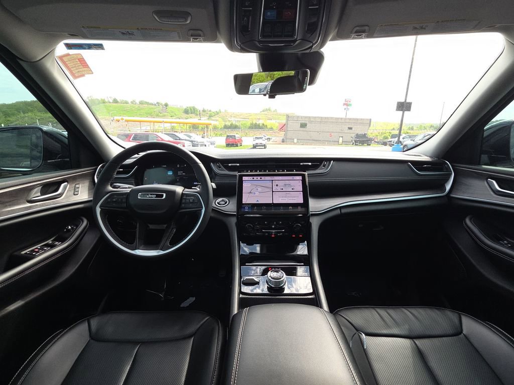 Used 2024 Jeep Grand Cherokee Limited w/ Luxury Tech Group II image 30