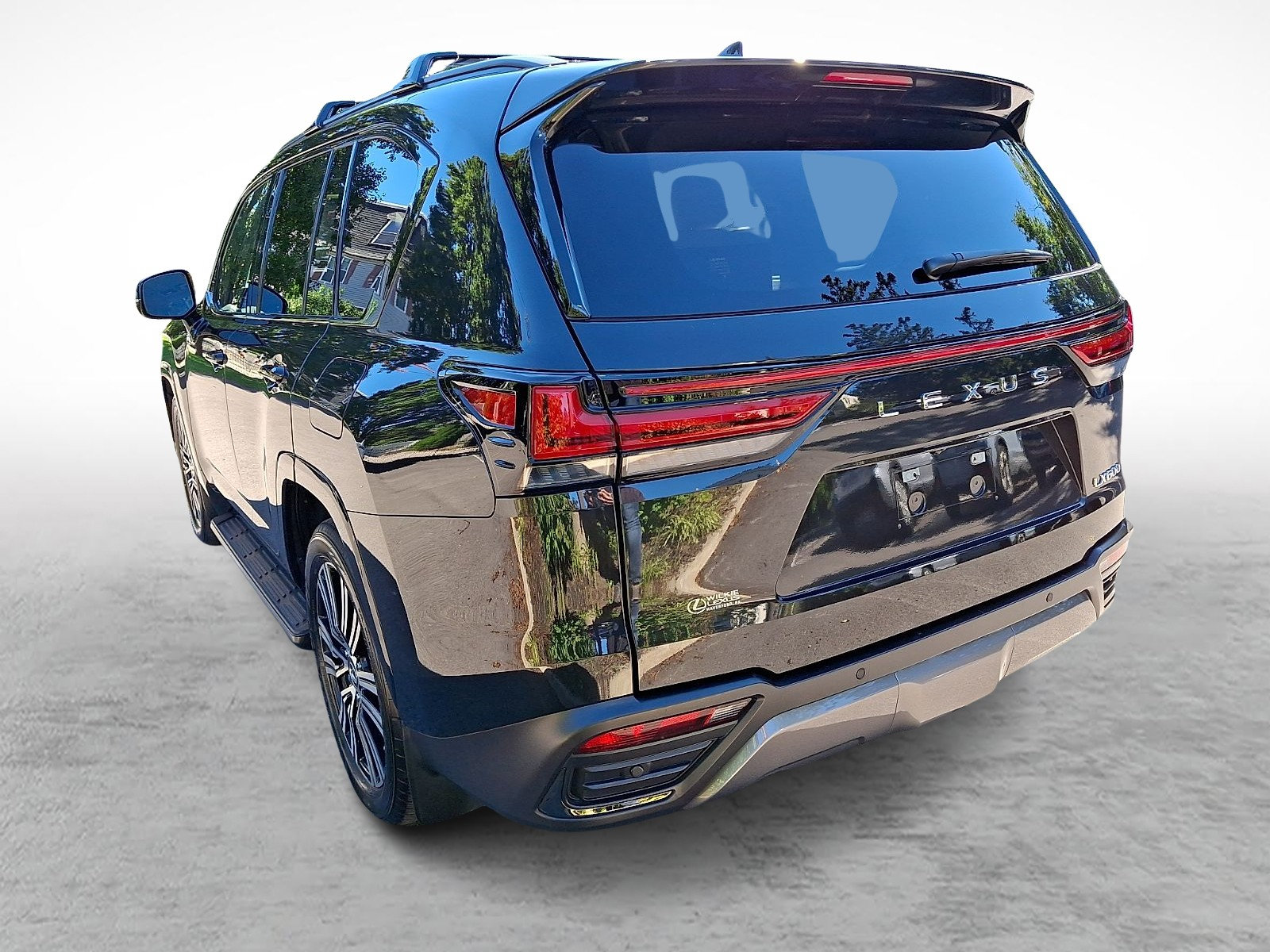 Certified 2023 Lexus LX 600 4WD w/ Appearance Package image 4