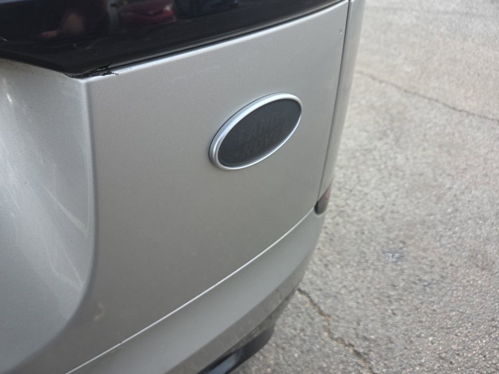 Used 2019 Land Rover Range Rover Velar R-Dynamic SE image 11