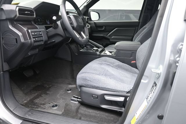 Used 2025 Toyota 4Runner SR5 AWD/4WD image 17