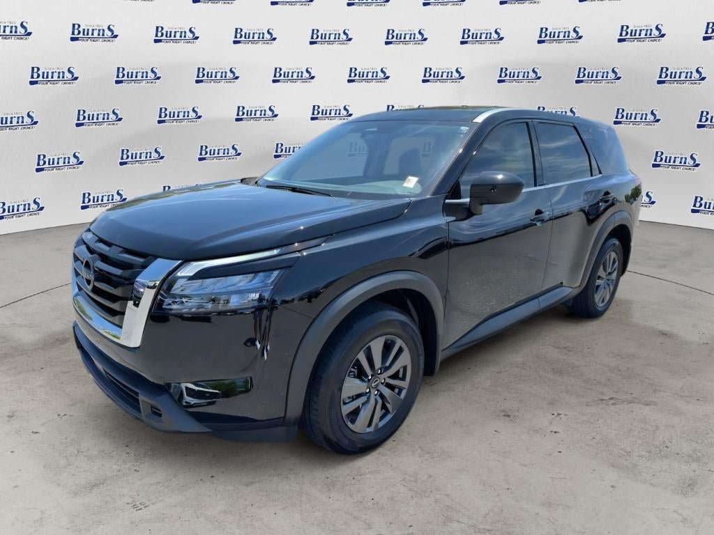 Used 2025 Nissan Pathfinder S FWD image 3