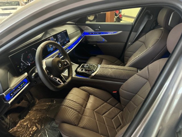 Used 2024 BMW 760i xDrive w/ Executive Package image 17