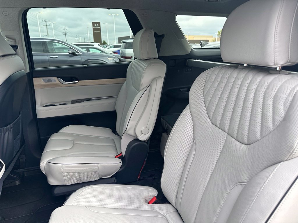 Used 2024 Hyundai Palisade Limited FWD image 14