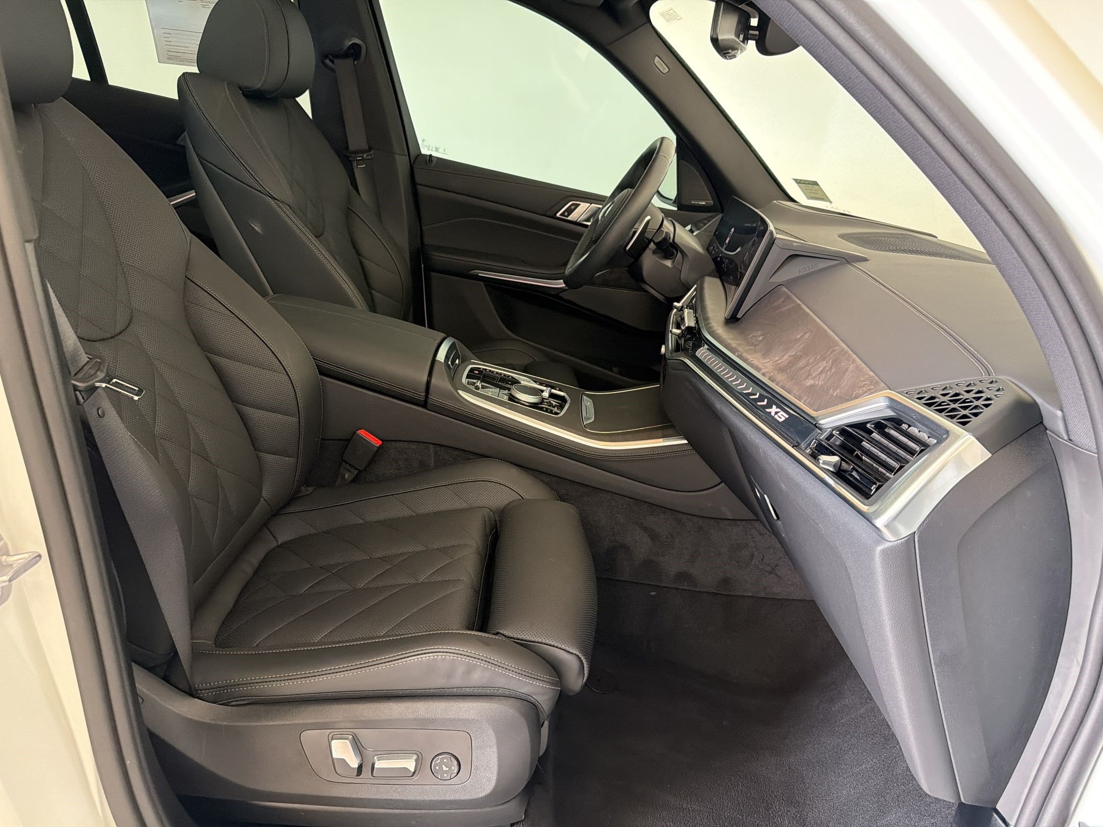 Used 2026 BMW X5 xDrive50e w/ M Sport Package AWD/4WD image 25