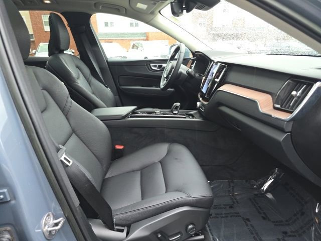 Certified 2023 Volvo XC60 B5 Plus w/ Climate Package image 17