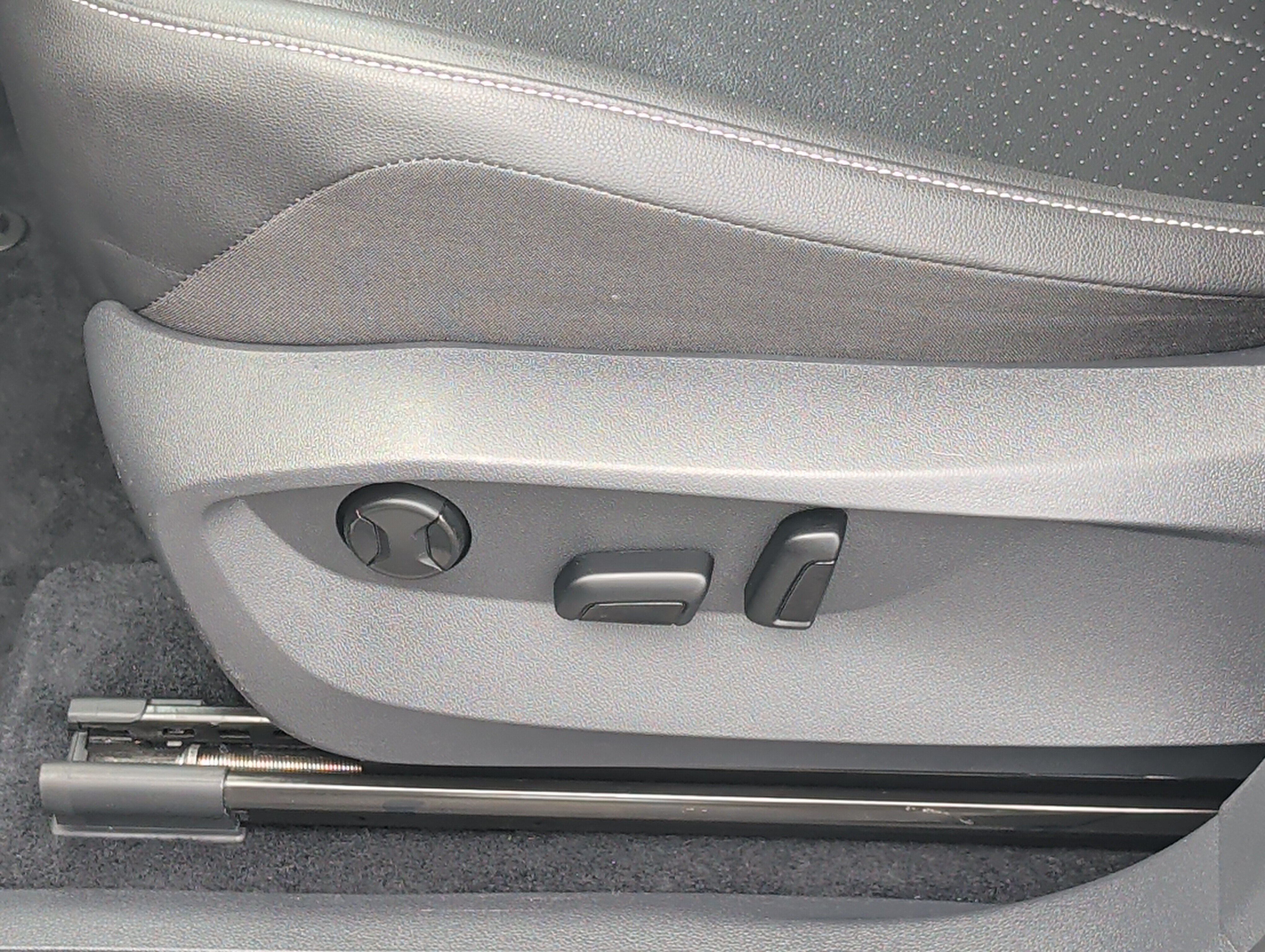 Used 2022 Volkswagen Tiguan SE w/ Panoramic Sunroof Package AWD/4WD image 19