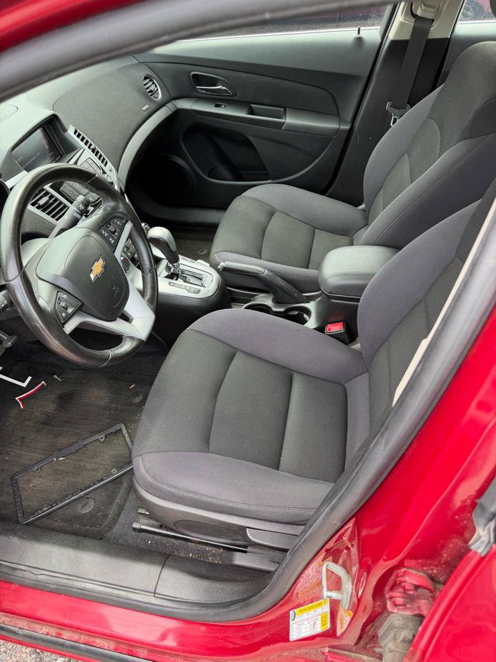 Used 2014 Chevrolet Cruze LT w/ Technology Package FWD image 9