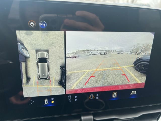 Used 2025 Chevrolet Equinox LT w/ Convenience Package II image 13