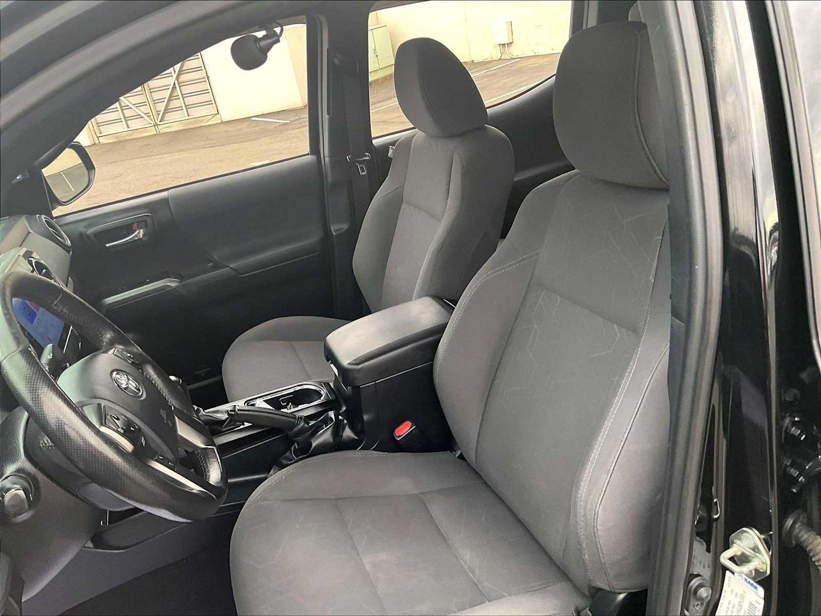 Used 2018 Toyota Tacoma TRD Off-Road w/ Technology Package AWD/4WD image 27