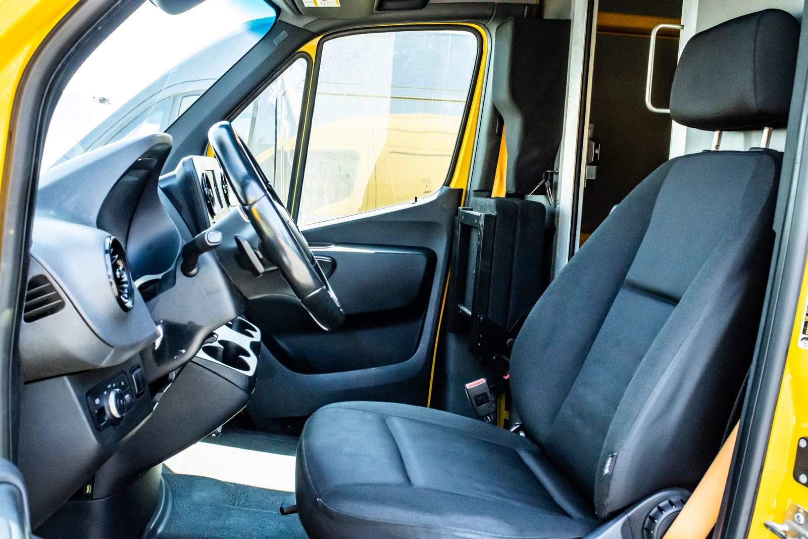 Used 2021 Mercedes-Benz Sprinter 2500 image 11