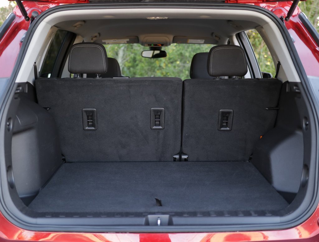 Used 2024 GMC Terrain SLE image 24