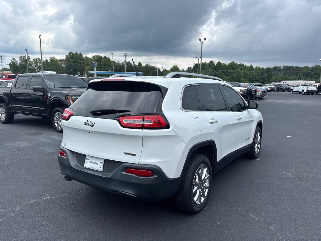 Used 2016 Jeep Cherokee Latitude FWD image 5