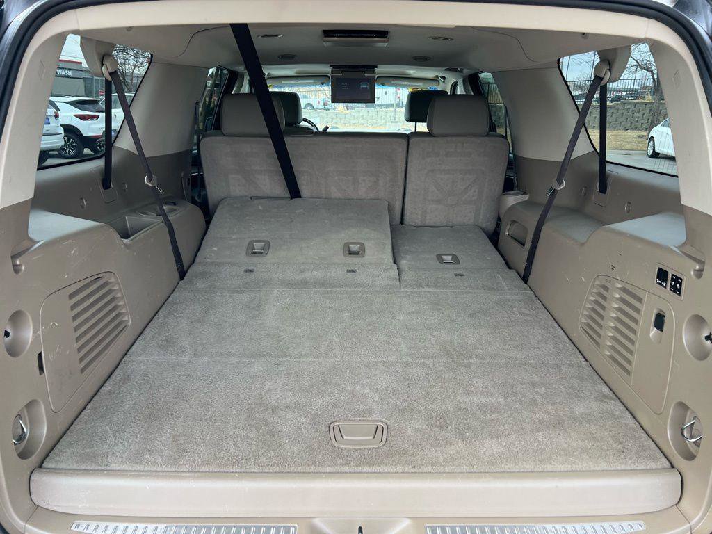 Used 2018 Chevrolet Suburban LT w/ LT Signature Package image 26