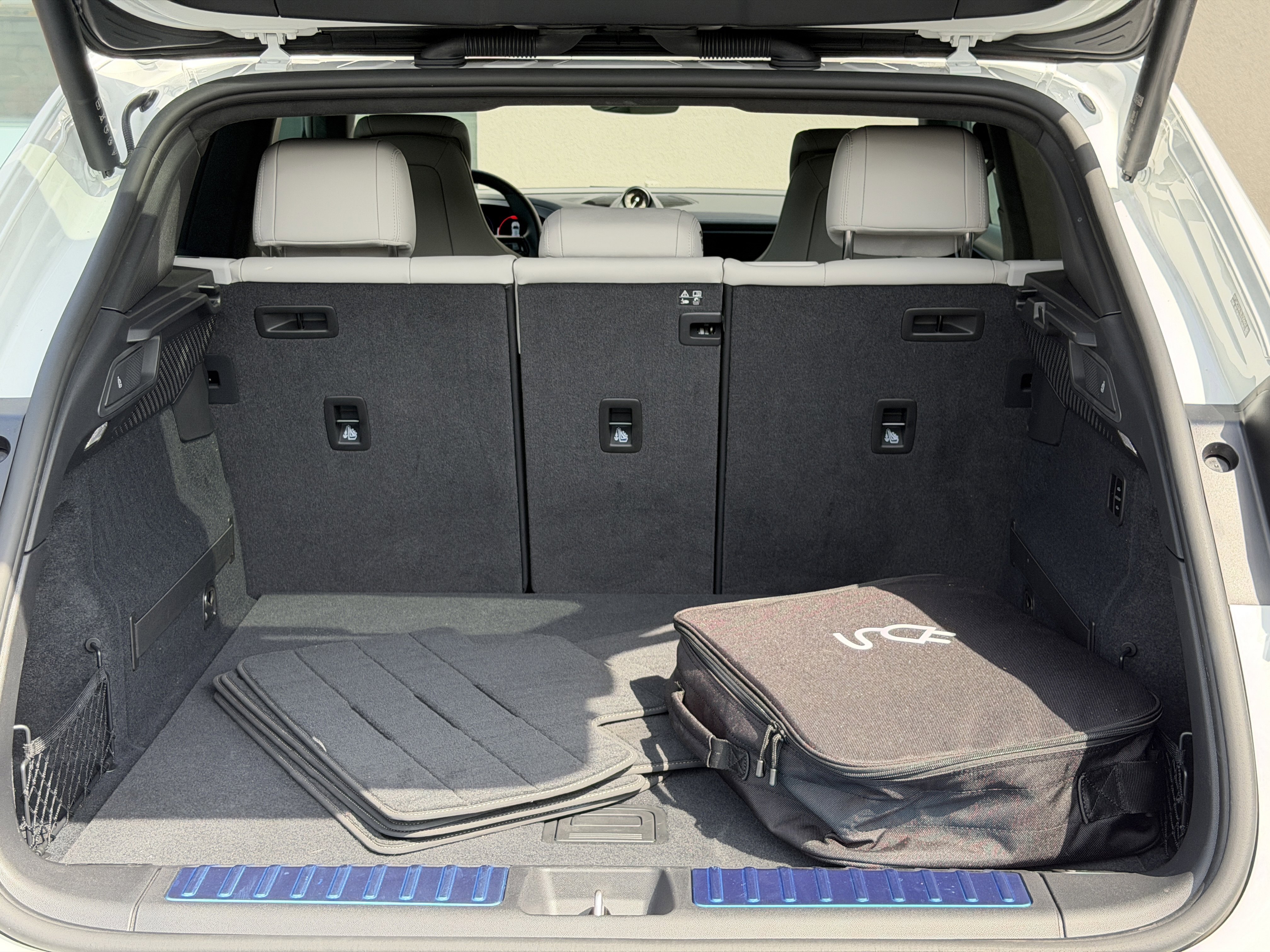 Certified 2024 Porsche Macan Turbo Electric image 13