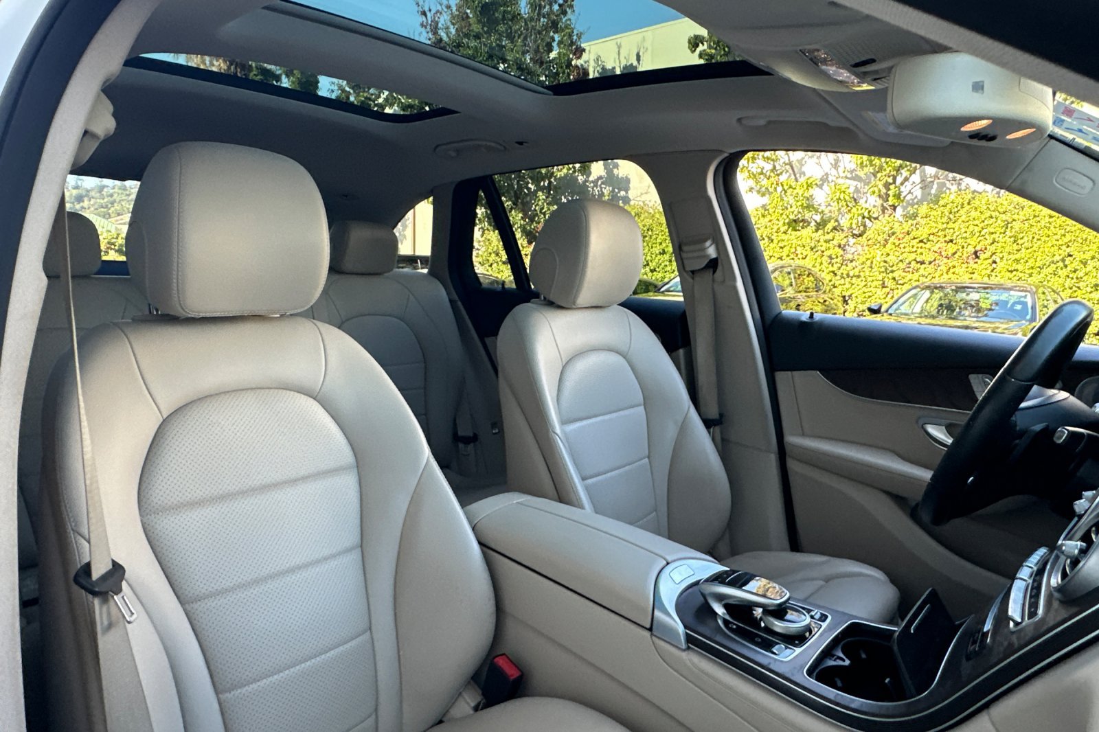 Used 2018 Mercedes-Benz GLC 300 4MATIC image 34