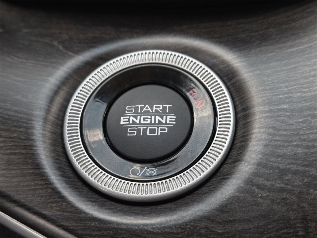 Used 2023 Jeep Grand Cherokee Limited w/ Luxury Tech Group II image 24