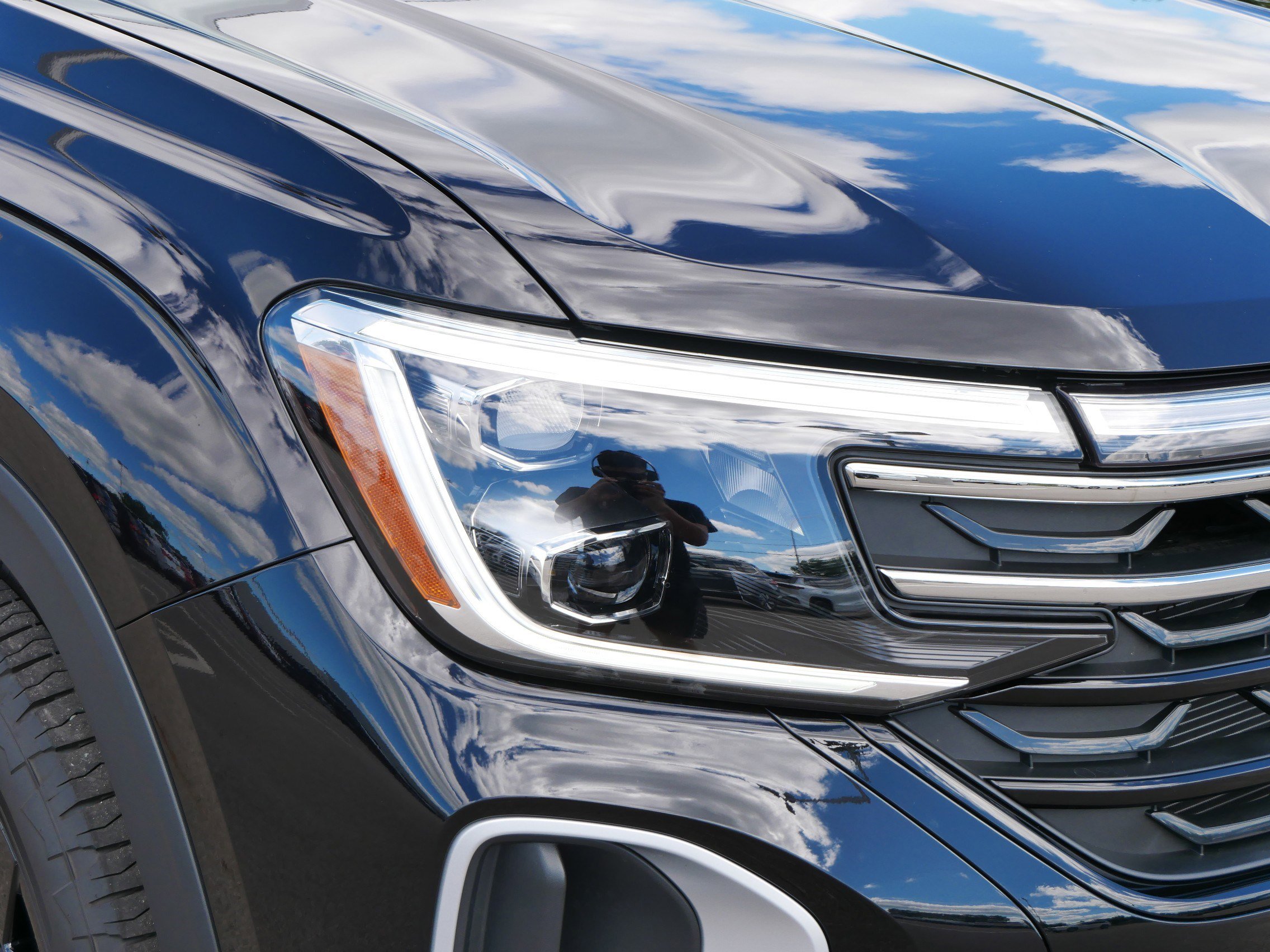 Certified 2025 Volkswagen Atlas Peak Edition SE image 16