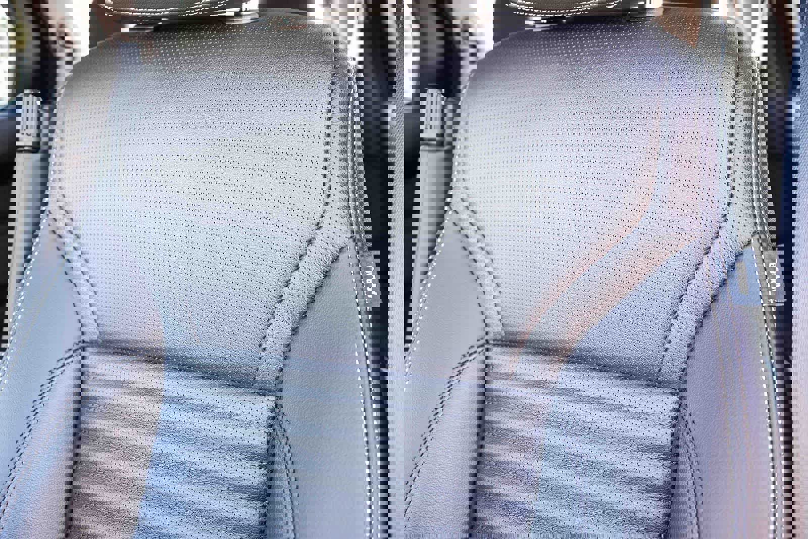 New 2026 Land Rover Discovery S image 24