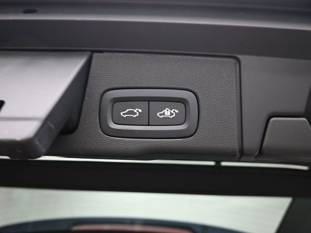 Used 2023 Volvo XC60 B5 Ultimate w/ Climate Package image 34