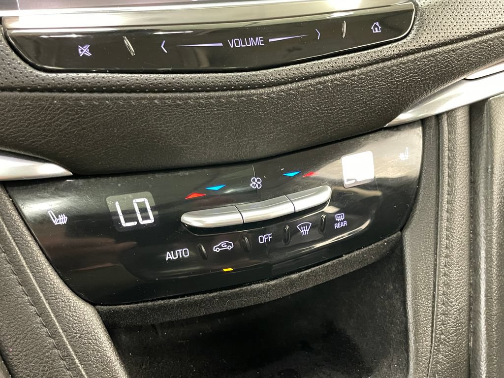 Used 2018 Cadillac XT5 Luxury w/ Driver Awareness Package AWD/4WD image 28