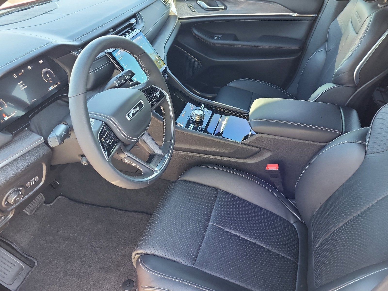 New 2025 Jeep Grand Cherokee L Overland w/ Luxury Tech Group IV image 24