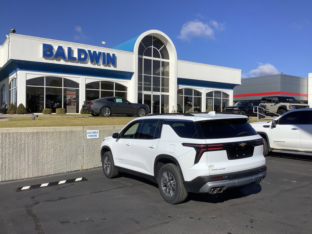 Used 2025 Chevrolet Traverse LT image 5