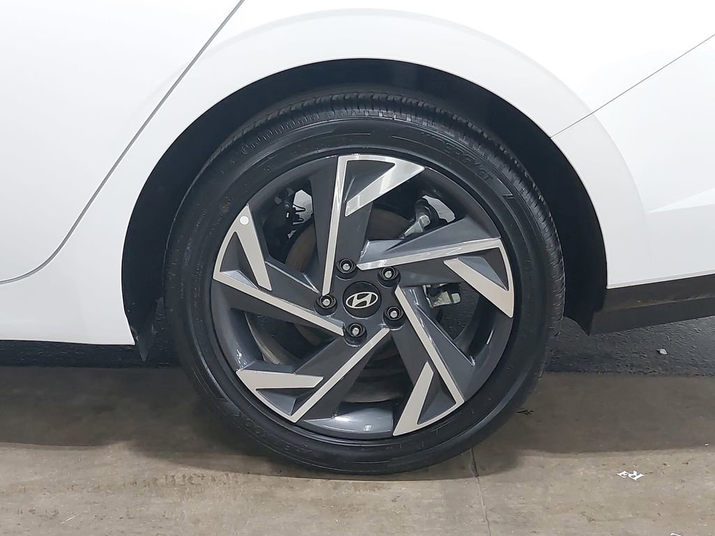 Certified 2025 Hyundai Elantra SEL image 34