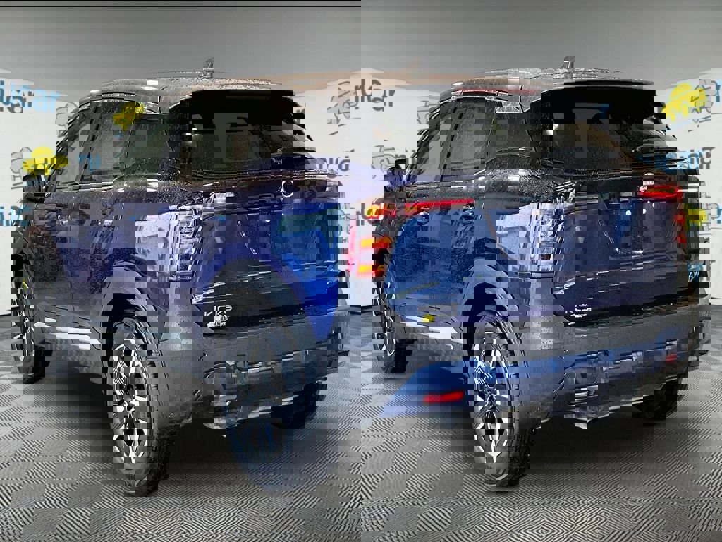 Used 2025 Nissan Kicks SV image 4