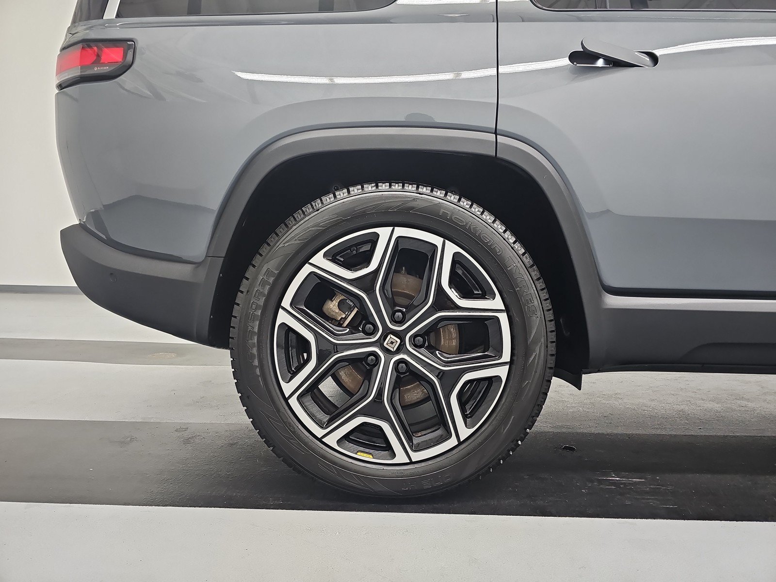 Used 2024 Rivian R1S Adventure AWD/4WD image 12