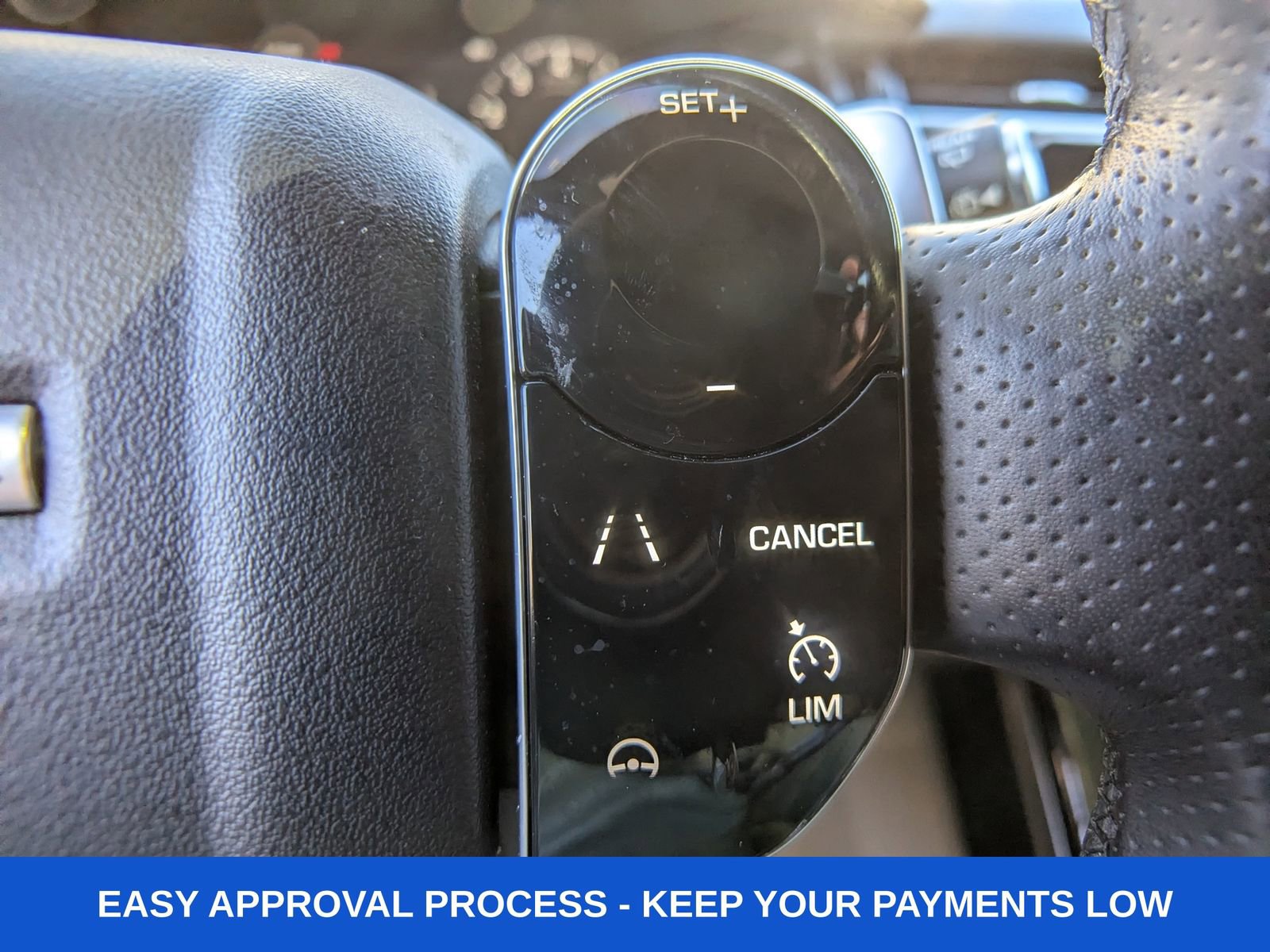 Used 2018 Land Rover Range Rover Velar R-Dynamic SE image 38