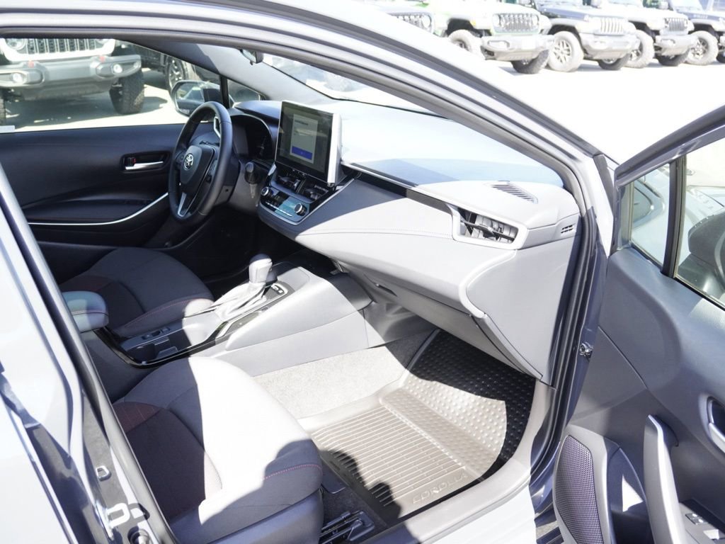 Used 2025 Toyota Corolla SE w/ SE Premium Package FWD image 22