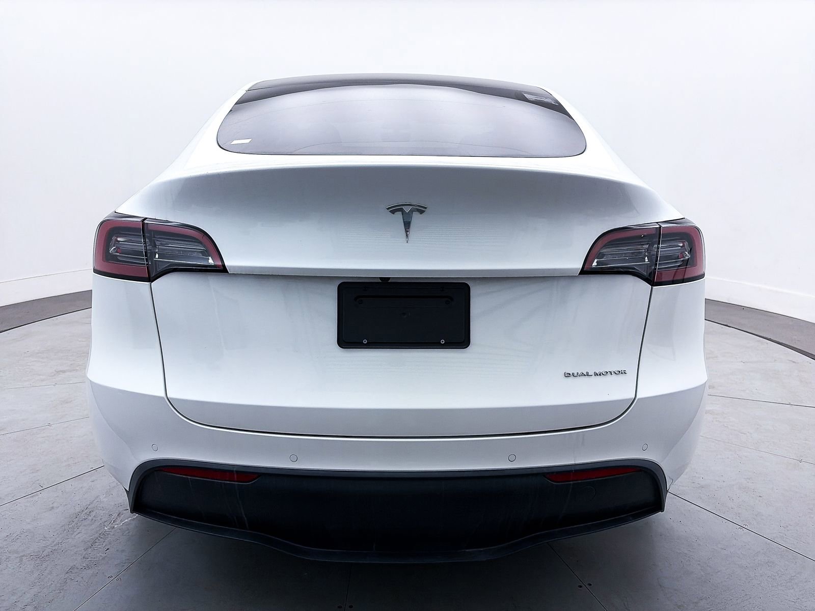 Used 2022 Tesla Model Y Long Range image 14