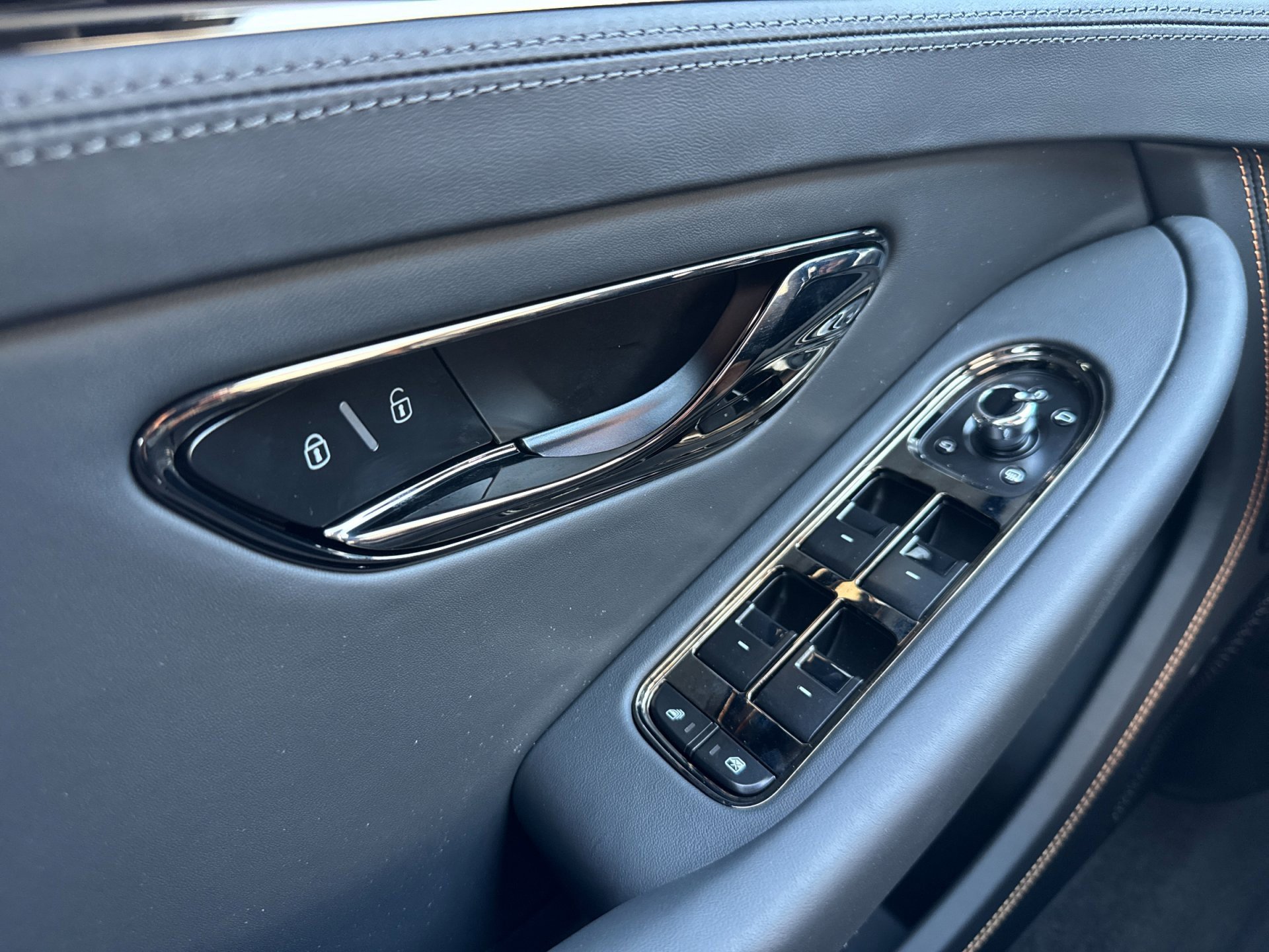 New 2025 Bentley Continental GTC image 13