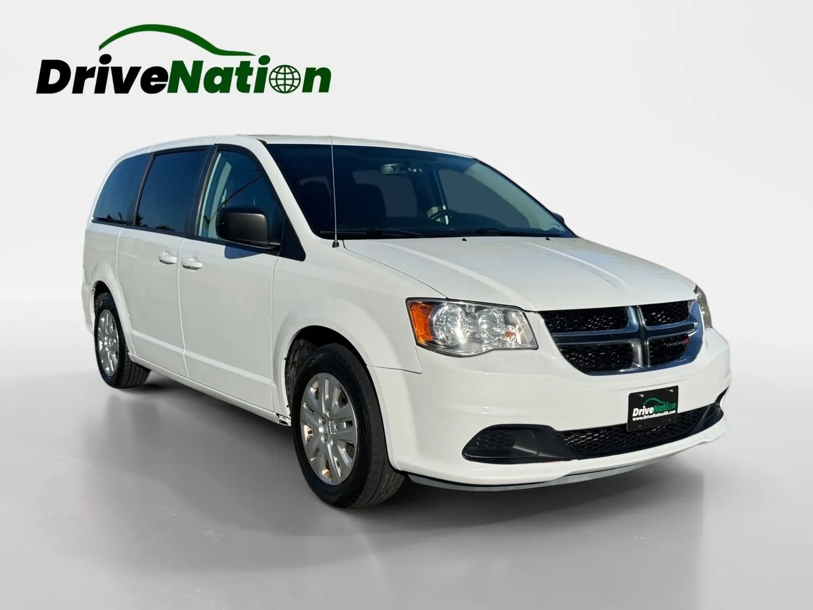 Used 2018 Dodge Grand Caravan SE w/ UConnect Hands-Free Group image 3