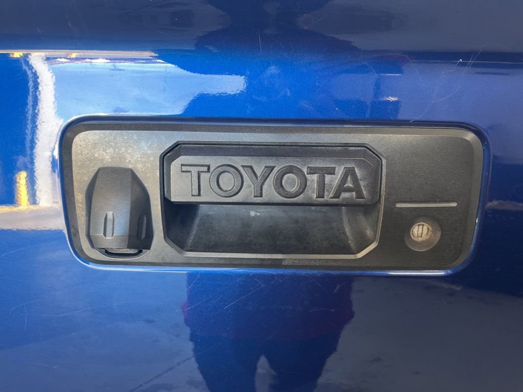 Used 2015 Toyota Tundra SR5 w/ SR5 Upgrade Package image 48