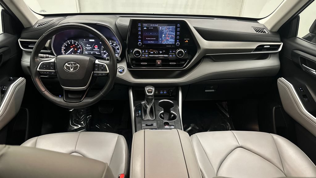 Used 2022 Toyota Highlander XLE AWD/4WD image 27