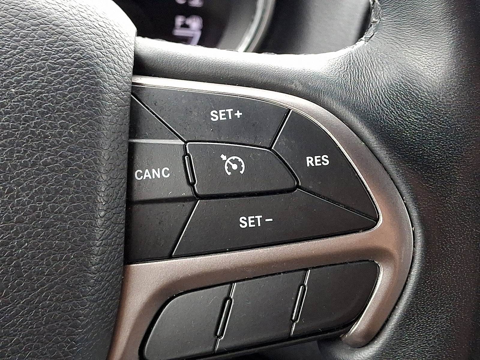 Used 2019 Jeep Grand Cherokee Limited w/ Luxury Group II image 26