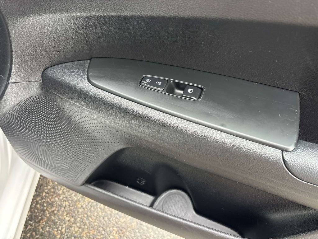 Used 2023 Kia Forte LXS image 17