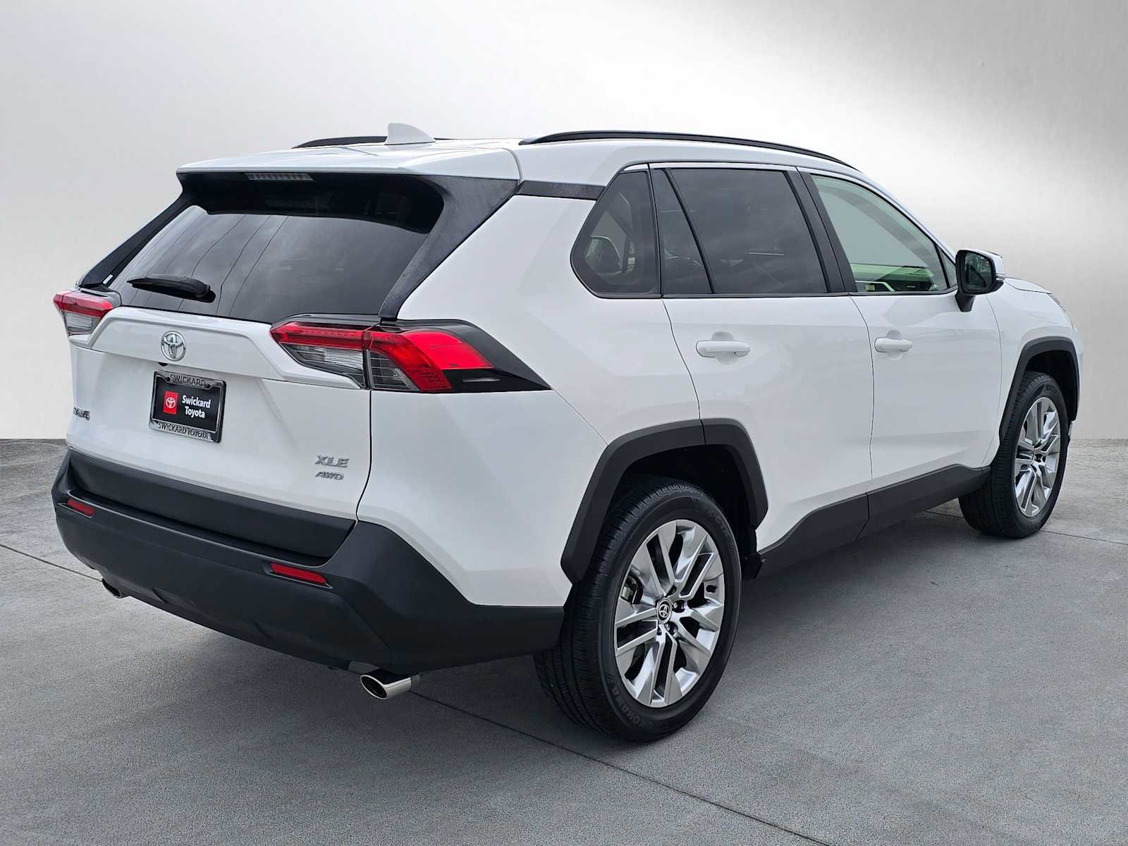 Certified 2020 Toyota RAV4 XLE Premium image 3