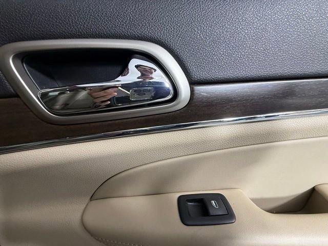 Used 2017 Jeep Grand Cherokee Limited w/ Luxury Group II image 32