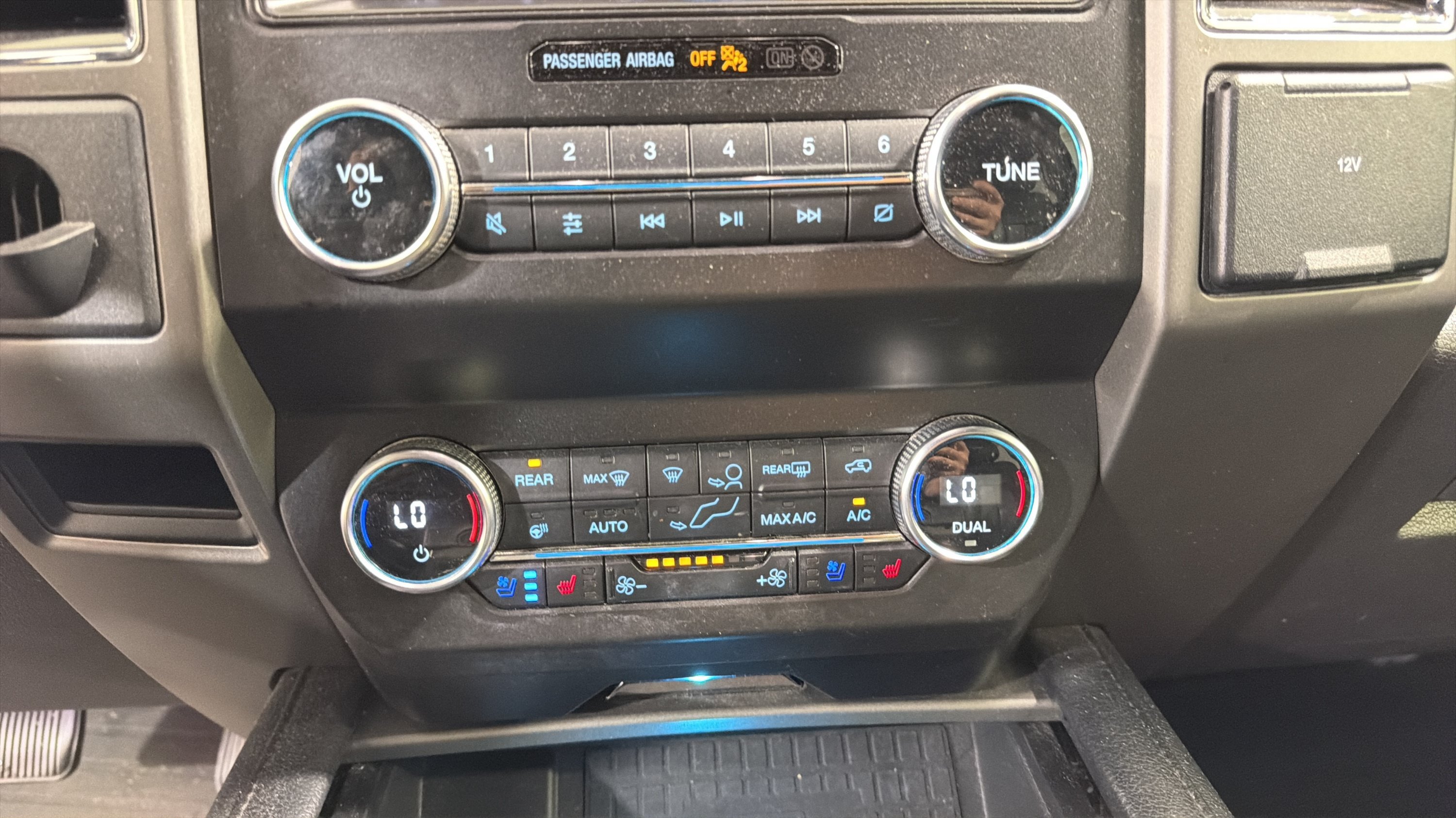 Used 2019 Ford Expedition Max XLT w/ Equipment Group 202A RWD image 18