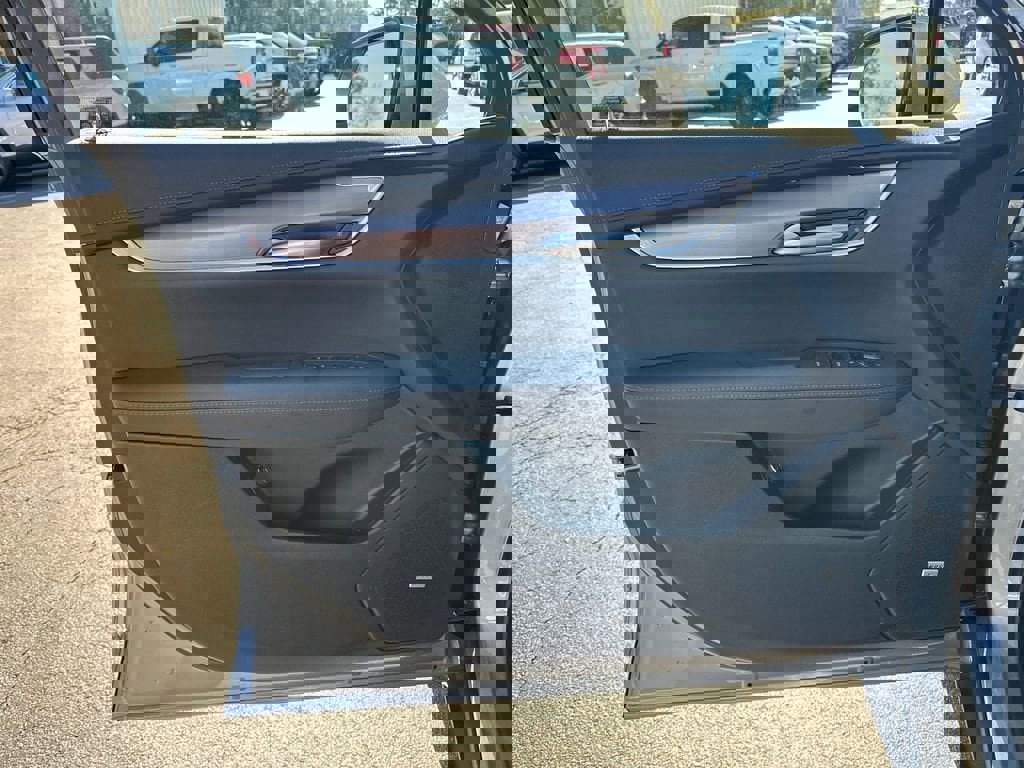 New 2026 Cadillac XT5 Luxury w/ LPO, Floor Liner Package image 10