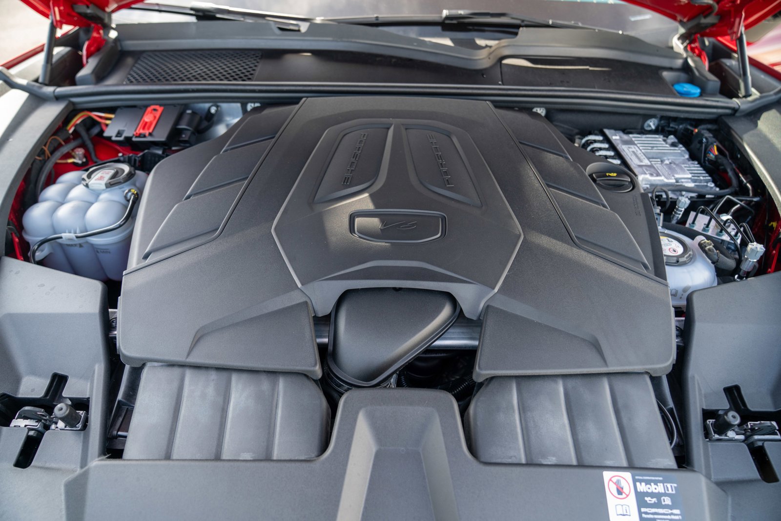 Certified 2025 Porsche Cayenne E-Hybrid image 29