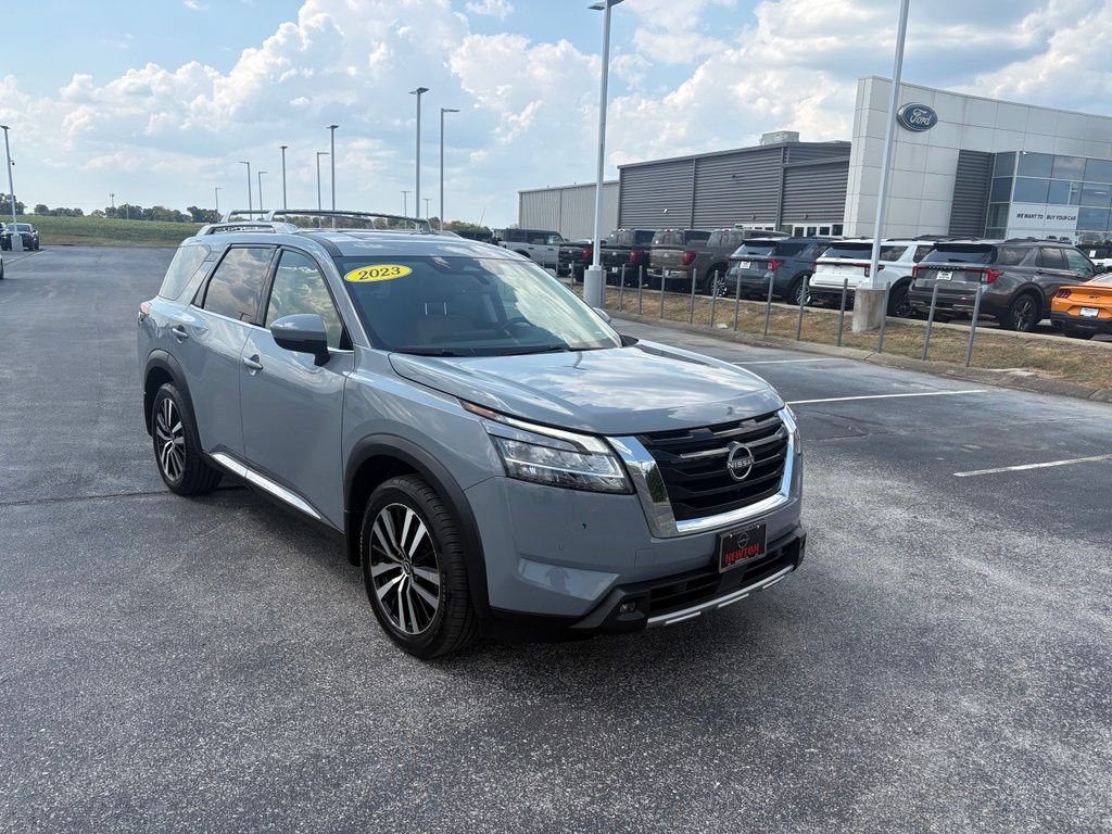Used 2023 Nissan Pathfinder Platinum w/ Cargo Package AWD/4WD image 2