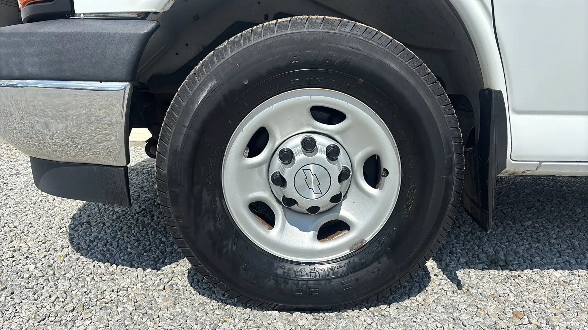 Used 2017 Chevrolet Express 2500 RWD image 12
