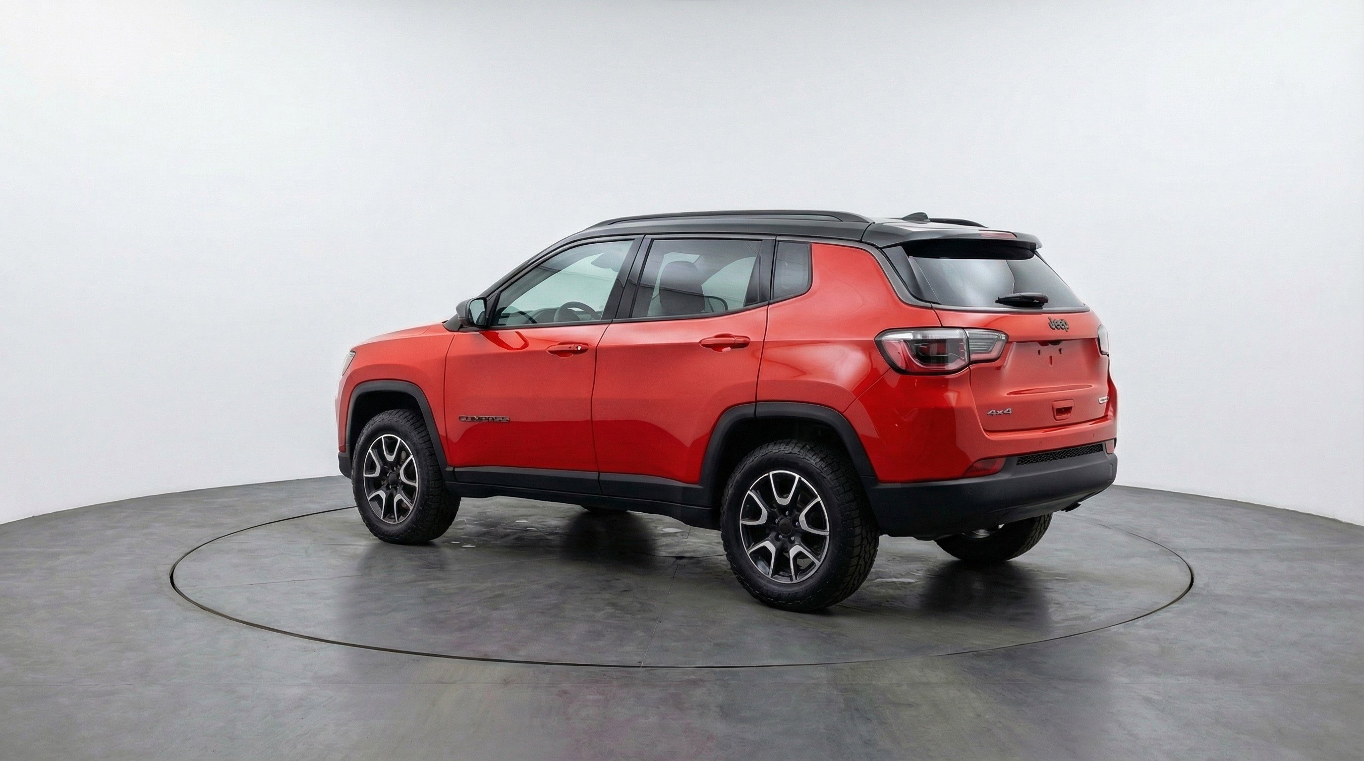 Used 2025 Jeep Compass Trailhawk image 6