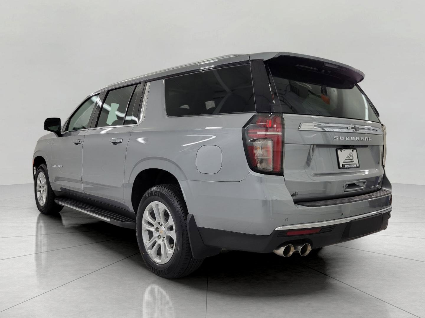 Used 2024 Chevrolet Suburban Premier AWD/4WD image 21