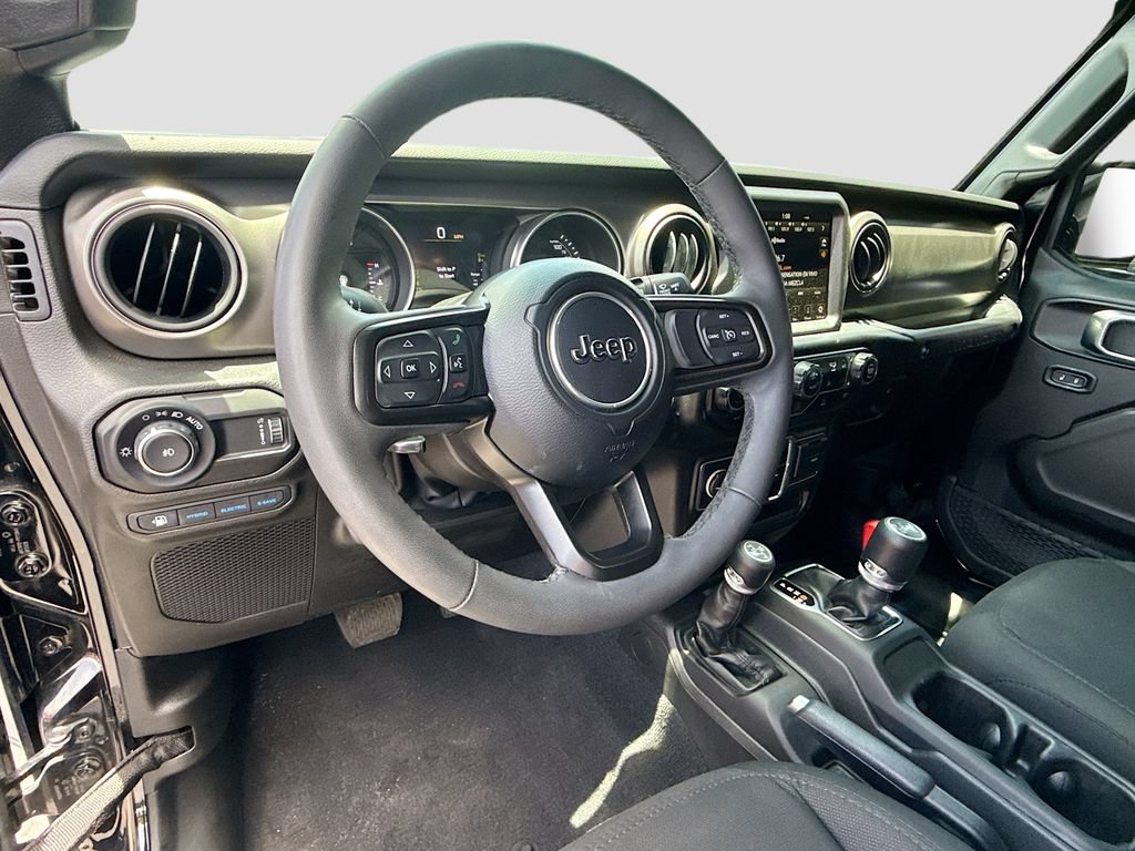 Used 2023 Jeep Wrangler Unlimited w/ Sun & Screen Package AWD/4WD image 12