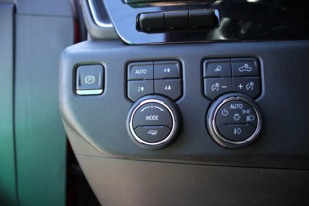 Used 2023 Chevrolet Silverado 1500 High Country w/ Technology Package image 9