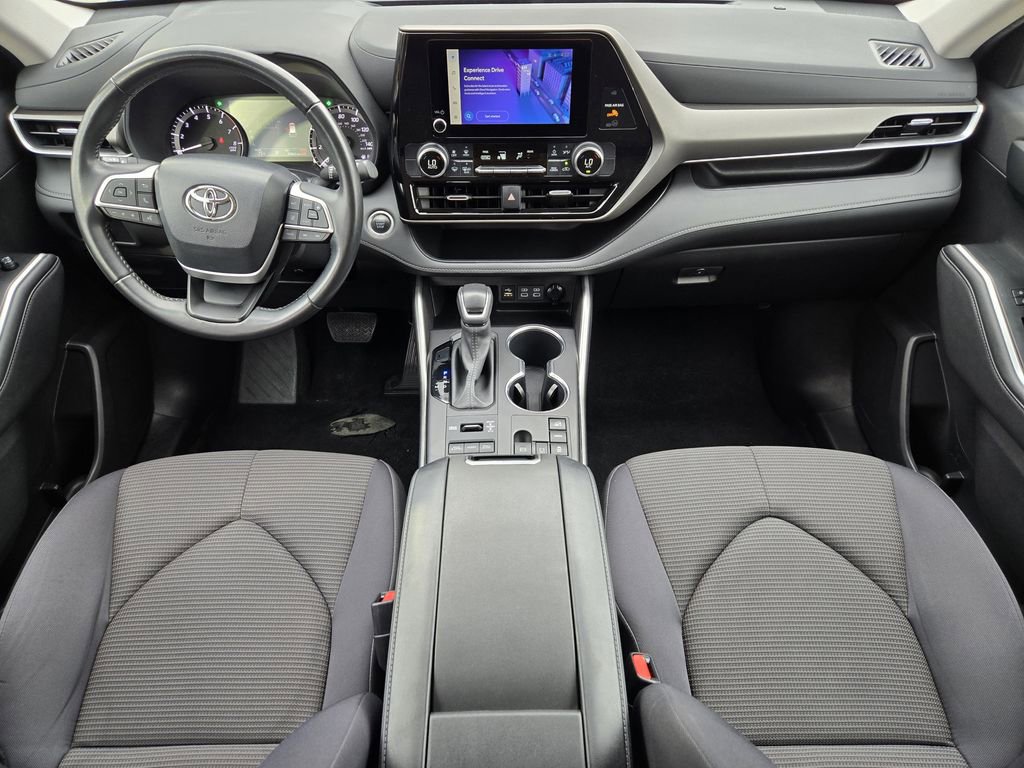 Certified 2024 Toyota Highlander LE AWD/4WD image 18